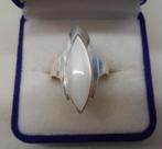 Zilveren vintage ring met witte steen maat 19 nr.732, Sieraden, Tassen en Uiterlijk, Ringen, Verzenden, 19 tot 20, Zo goed als nieuw