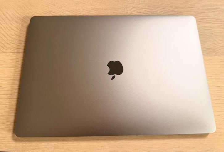 Apple MacBook Pro 2016 15,4", 256GB, 2,6Ghz en TOUCHBAR, Computers en Software, Apple Macbooks, Zo goed als nieuw, MacBook Pro