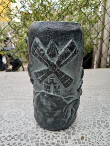 vaas: sculptuur scene uit Don Quichot beschikbaar voor biedingen