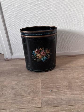Vintage metalen bloemen prullenbak beschikbaar voor biedingen