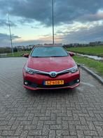 Toyota Auris 1.8 Hybrid 5DR CVT 2015 Rood, 65 €/maand, 28 km/l, 4 cilinders, Origineel Nederlands