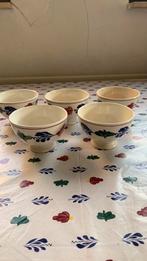 5 Boerenbont schaaltjes op voet, Huis en Inrichting, Keuken | Servies, Ophalen of Verzenden, Aardewerk, Boerenbont, Schaal of Schalen