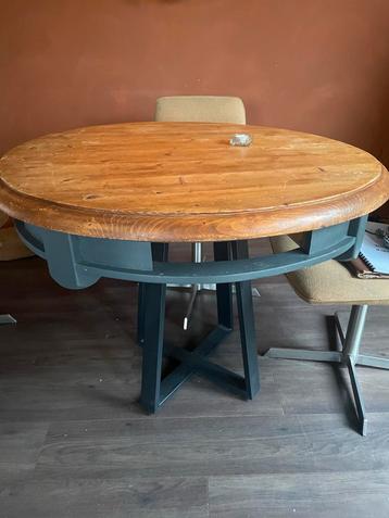 Houten Ronde Eettafel - Laatste kans beschikbaar voor biedingen