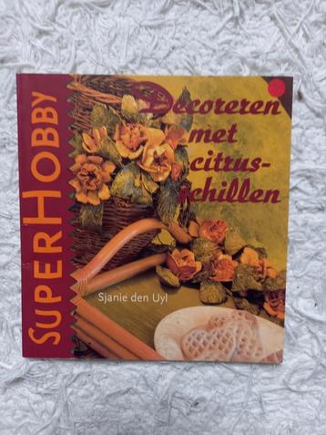 Boekje Decoreren met citrusschillen - Sjanie den Uyl
 beschikbaar voor biedingen