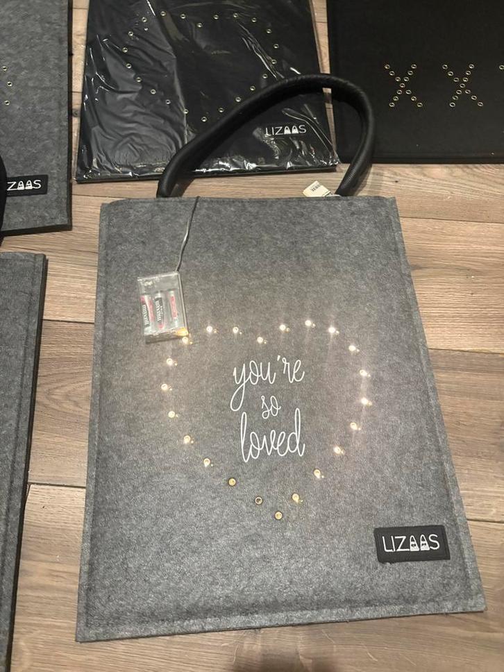 LIZAAAS vilten shopper, Sieraden, Tassen en Uiterlijk, Tassen | Damestassen, Nieuw, Shopper, Overige kleuren, Ophalen of Verzenden