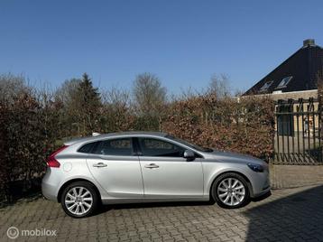 Volvo V40 1.6 T3 Momentum 1e Eigenaar Volvo dealer onder. Ni beschikbaar voor biedingen