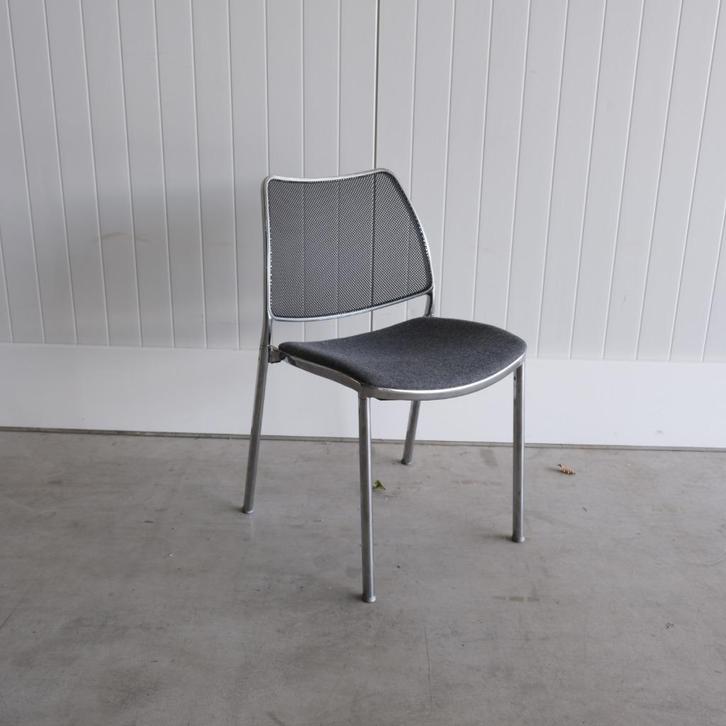 Stua Gas, Kantinestoel,  Netweave rug, 4-poots, vergaderen, Huis en Inrichting, Stoelen, Gebruikt, Vier, Kunststof, Grijs, Ophalen of Verzenden
