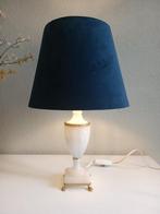 Albast tafellamp op leeuwenvoetjes en blauw fluwelen kap, Vintage empire louis XVI hollywood regency, Ophalen of Verzenden, Zo goed als nieuw
