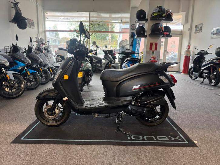 SYM FIDDLE 2 van 45km BROM EURO 5  BJ 2022 1e eigenaar, Fietsen en Brommers, Scooters | SYM, Zo goed als nieuw, Fiddle, Maximaal 45 km/u