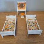 2 vintage poppenbedden en kaptafel met kruk Lisa Lundby, Verzamelen, Ophalen of Verzenden, Zo goed als nieuw, Poppenhuis