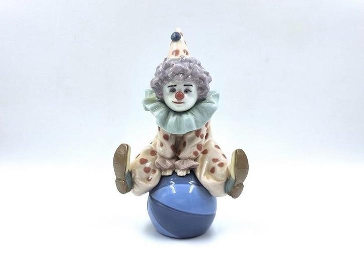 Lladro clown op bal #5913, Verzamelen, Beelden en Beeldjes, Overige typen, Verzenden