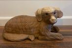 Handgemaakt bewerkt suar- houten liggende hond - +/-40cm, Antiek en Kunst, Kunst | Beelden en Houtsnijwerken, Ophalen of Verzenden