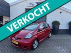 Toyota Aygo 1.0-12V Aspiration Red, Auto's, Gebruikt, 4 stoelen, 68 pk, Origineel Nederlands