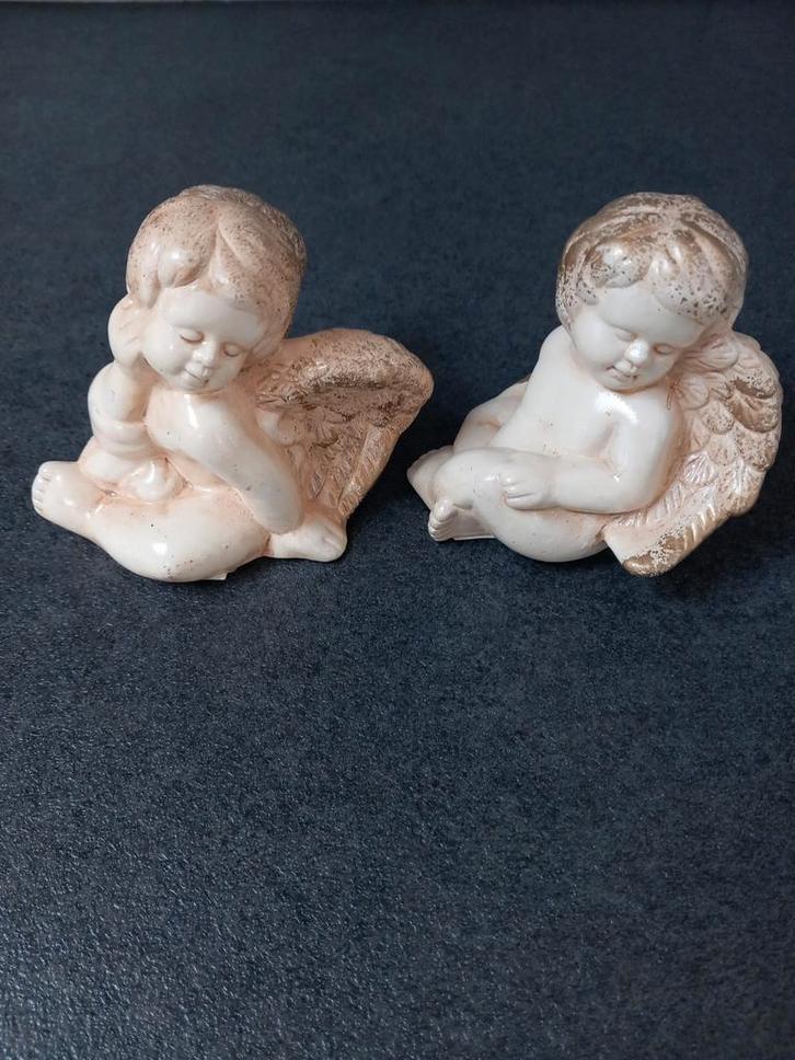 Twee beige met goudkleurige engeltjes, Huis en Inrichting, Woonaccessoires | Overige, Zo goed als nieuw, Ophalen