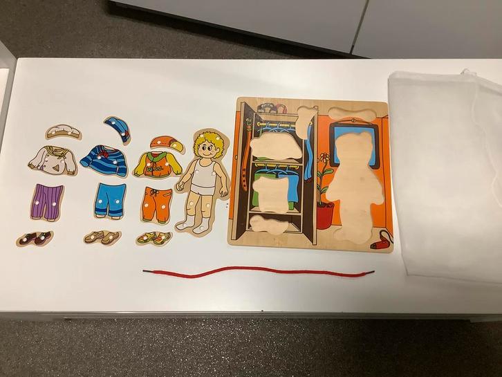 Puzzel aankleden leren strikken veter rijgen fijne motoriek, Kinderen en Baby's, Speelgoed | Kinderpuzzels, Zo goed als nieuw