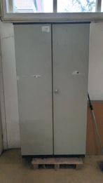 Metalen archiefkast met deuren, Huis en Inrichting, Kasten | Roldeurkasten en Archiefkasten, Gebruikt, Meerdere deuren, Metaal