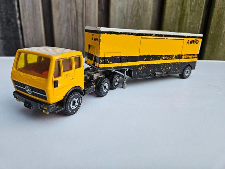 Siku Mercedes 2232 vrachtauto ANWB, Hobby en Vrije tijd, Modelauto's | 1:50, Gebruikt, Bus of Vrachtwagen, SIKU, Ophalen of Verzenden