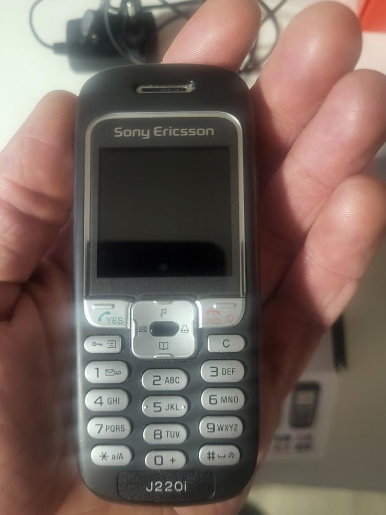 Sony Ericsson J220i Nieuw in Doos - Verzamelobject, Ophalen of Verzenden, Nieuw