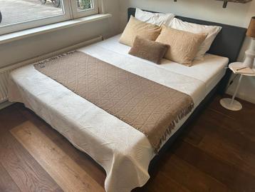 Tweepersoonbed 180 x 200 cm