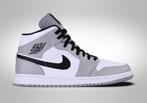 Nike Air Jordan 1 Mid Light Smoke Grey (GS) maat 41, Kleding | Heren, Schoenen, Overige kleuren, Nieuw, Ophalen of Verzenden, Sneakers of Gympen