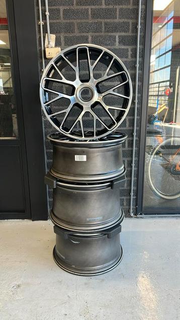 Porsche 991 Turbo velgen origineel beschikbaar voor biedingen