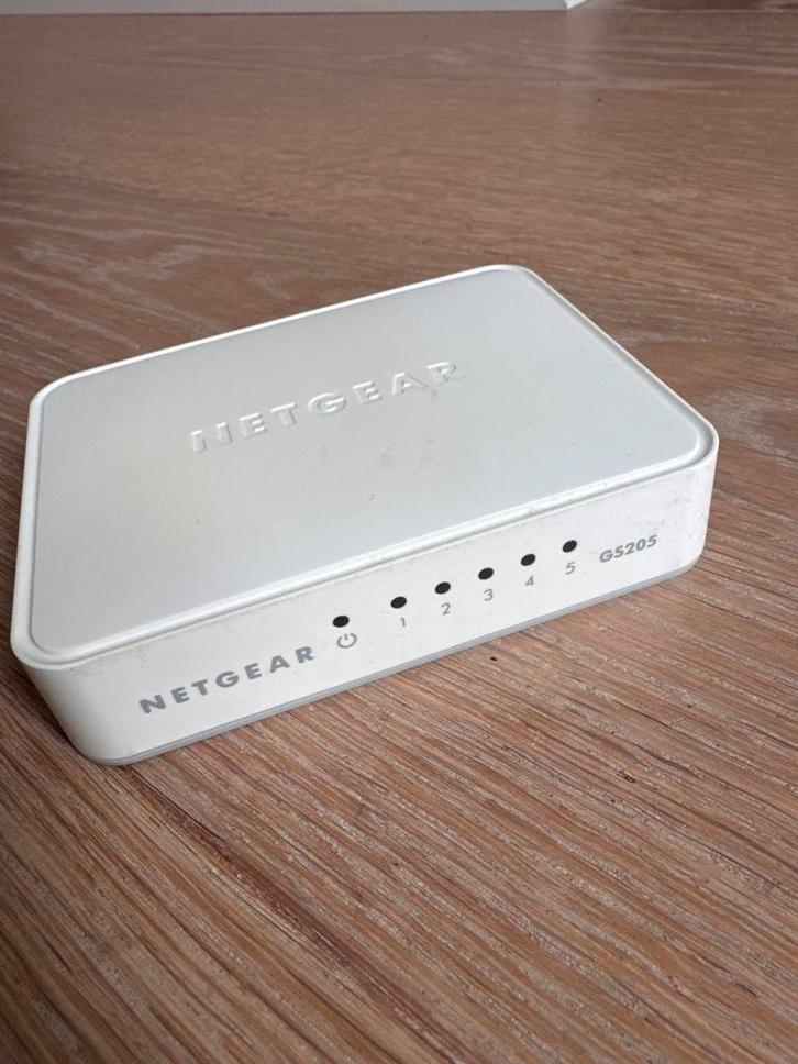 Netgear GS205 5-poorts Gigabit Netwerk Switch, Computers en Software, Netwerk switches, Zo goed als nieuw, Ophalen of Verzenden