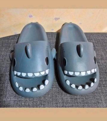 Shark unisex slippers maat 36-37. Nieuw. Hoogwaardig EVA beschikbaar voor biedingen
