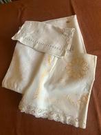 4 oude tafelkleden, Ophalen