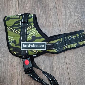 Honden tuigje met stoere groene print, maat S of L nieuw in  beschikbaar voor biedingen