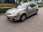 Volkswagen Golf 1.6 75KW 5D 2004 Beige Apk Airco Netjes, Auto's, Volkswagen, Voorwielaandrijving, 4 cilinders, 620 kg, Beige