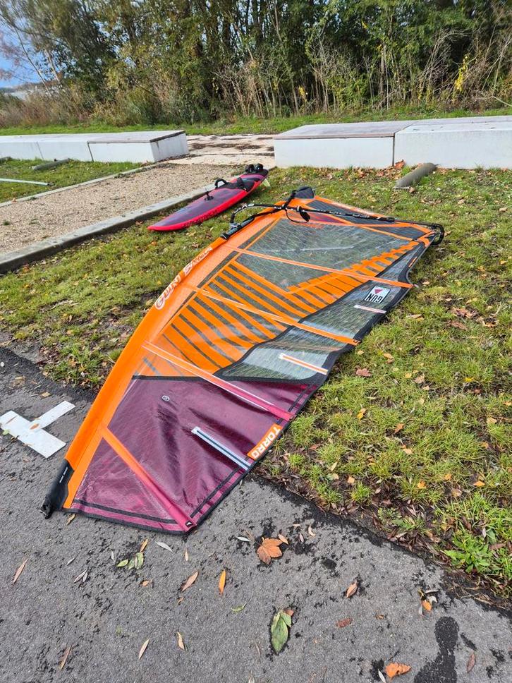 Gunsails Torro 5.3 en Gun Select RDM 400 Mast 100% carbon, Watersport en Boten, Windsurfen, Zo goed als nieuw, Zeil, Minder dan 250 cm