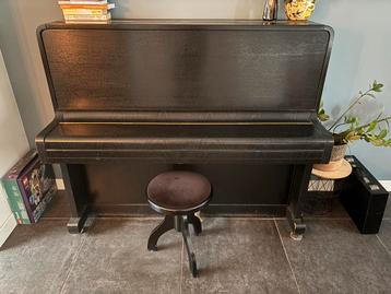 Zwarte Scholze Piano - Decoratief en Functioneel beschikbaar voor biedingen