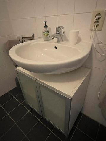 Wastafel porselein 60cm + Grohe kraan beschikbaar voor biedingen