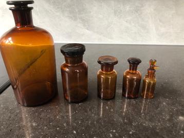 Oude apothekerspotten / flessen beschikbaar voor biedingen