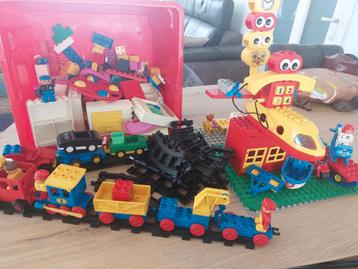 Grote Duplo bak met trein en vliegtuig beschikbaar voor biedingen