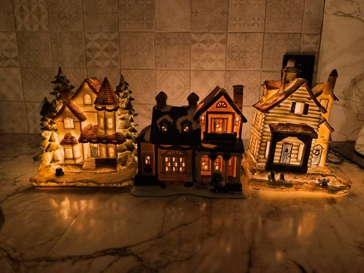 3 Kerst Huisjes (excl. verlichting), Antiek en Kunst, Antiek | Woonaccessoires, Ophalen