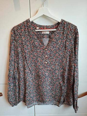 Mooie blouse ecru, zwart, rode bloemetjes UVR Berlin mt 38 M beschikbaar voor biedingen