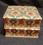 Stoffen doos chocolade doos van stof., Antiek en Kunst, Curiosa en Brocante, Ophalen of Verzenden