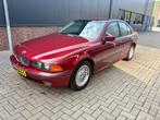 BMW 5-Serie 2.8 I 528 AUT 1998 Rood, Auto's, BMW, Automaat, Achterwielaandrijving, 74 €/maand, 2000 kg