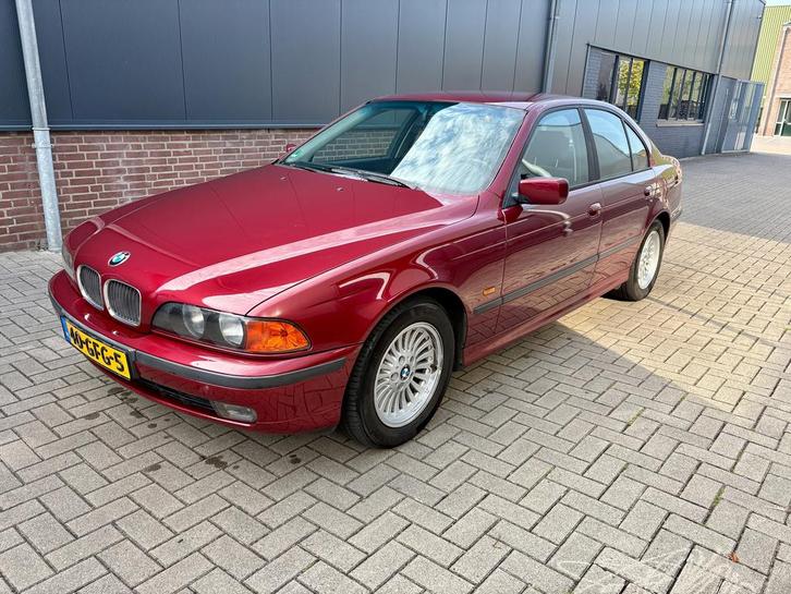 BMW 5-Serie 2.8 I 528 AUT 1998 Rood, Auto's, BMW, Particulier, 5-Serie, Benzine, Sedan, Automaat, Geïmporteerd, Rood, Achterwielaandrijving
