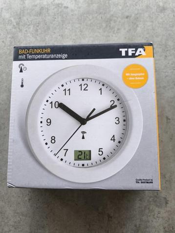 TFA Badkamerklok Analoog Met Thermometer En Zuignappen beschikbaar voor biedingen
