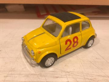 1:24 Fiat 500 Classic geel beschikbaar voor biedingen
