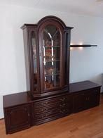 Klassieke notenhouten wandkast, Huis en Inrichting, Kasten | Wandmeubels, Ophalen, Gebruikt, 50 tot 75 cm, Glas