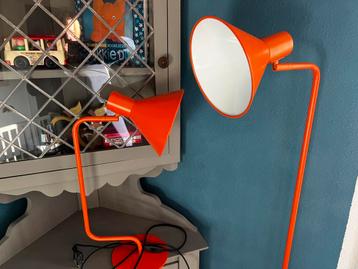 Tafellamp bureau lamp oranje minimalistisch moderj strak beschikbaar voor biedingen