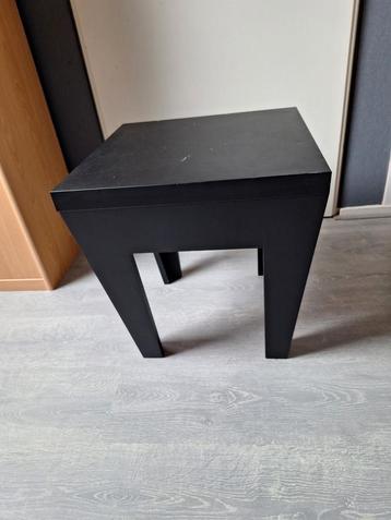 Bijzettafel zwart geschilderd met metalen bovenblad  beschikbaar voor biedingen
