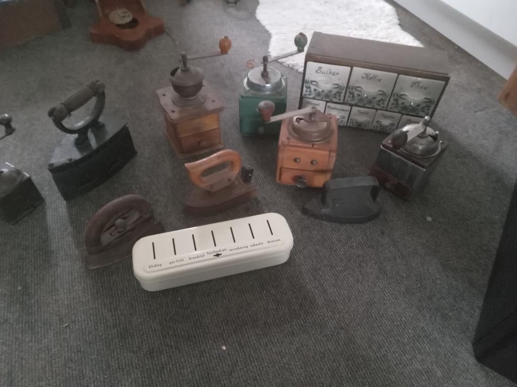 Vintage verzameling: Koffiemolens, strijkijzers & meer, Antiek en Kunst, Ophalen of Verzenden