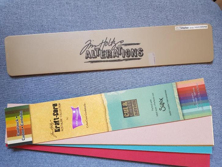 Tim Holtz herfst/kerst snijmal plus blok papierstroken, Hobby en Vrije tijd, Kaarten | Zelf maken, Zo goed als nieuw, Pons of Mal