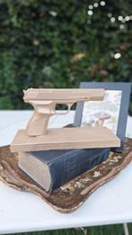 Decoratieve gun, goudkleurig wapen, pistool op houder, Gebruikt, Vintage, Ophalen of Verzenden, Nvt