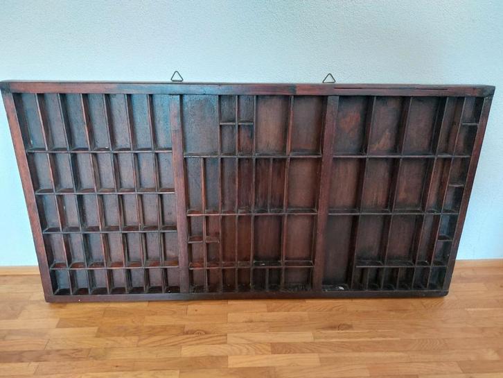 Oude letterbak, diepbruin, 82x43cm, Huis en Inrichting, Woonaccessoires | Wanddecoraties, Gebruikt, Ophalen