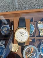 HORLOGE  PEUGEOT 405 ZWITSERS UURWERK. VAN VERZAMELAAR., Overige merken, Leer, Staal, Polshorloge